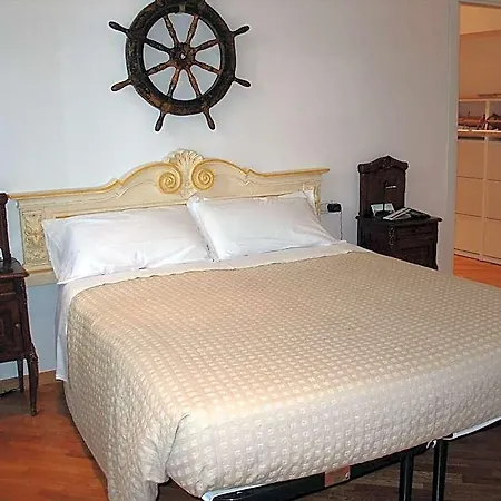 Bed & Breakfast City's House 2*
