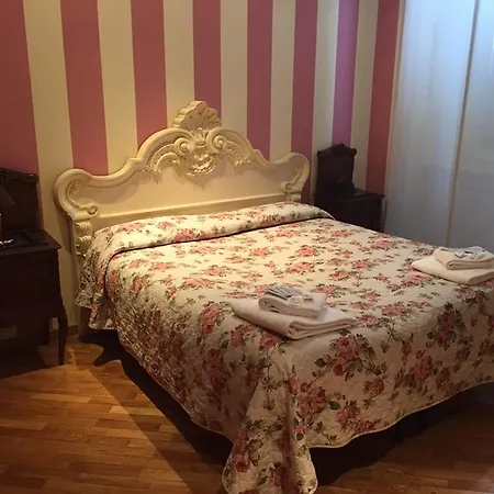 City's House فندق مبيت وإفطار بيرغامو